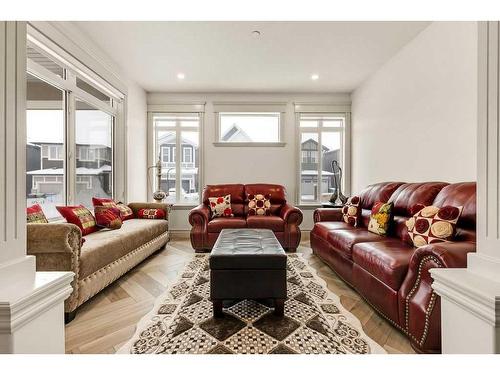 58 Lucas Cove Nw, Calgary, AB - Indoor Photo Showing Living Room