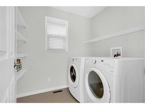 217 Hillcrest Drive Sw, Airdrie, AB - Indoor Photo Showing Laundry Room