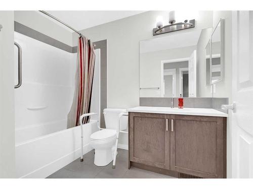 217 Hillcrest Drive Sw, Airdrie, AB - Indoor Photo Showing Bathroom