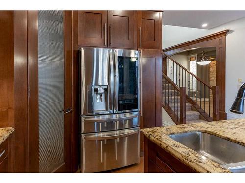 208 Coopers Grove Sw, Airdrie, AB - Indoor Photo Showing Kitchen