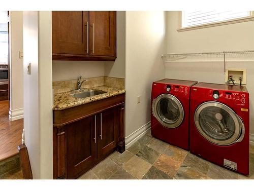 208 Coopers Grove Sw, Airdrie, AB - Indoor Photo Showing Laundry Room