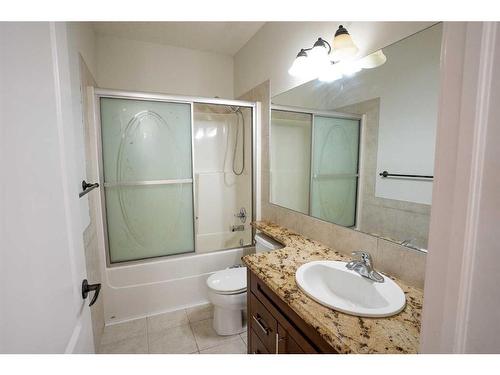 208 Coopers Grove Sw, Airdrie, AB - Indoor Photo Showing Bathroom