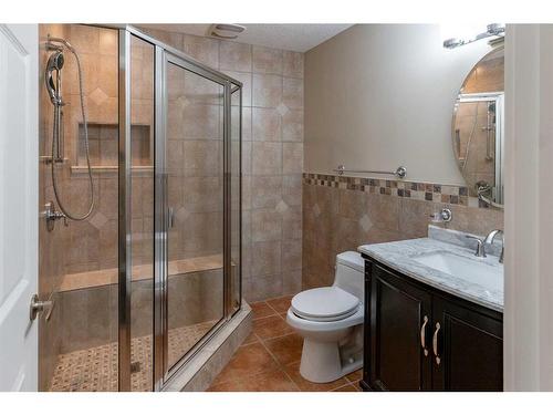 208 Coopers Grove Sw, Airdrie, AB - Indoor Photo Showing Bathroom