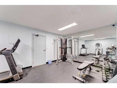 305-540 18 Avenue Sw, Calgary, AB - Indoor Photo Showing Gym Room