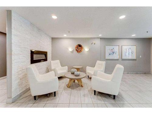 305-540 18 Avenue Sw, Calgary, AB - Indoor Photo Showing Living Room With Fireplace