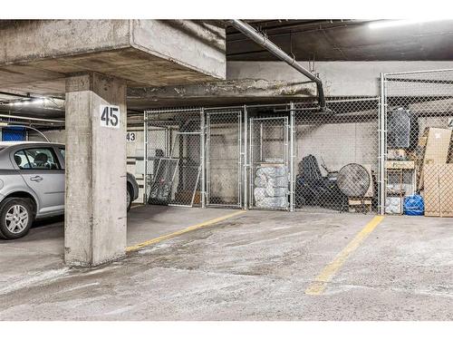 305-540 18 Avenue Sw, Calgary, AB - Indoor Photo Showing Garage