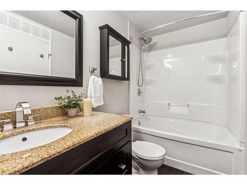 305-540 18 Avenue Sw, Calgary, AB - Indoor Photo Showing Bathroom