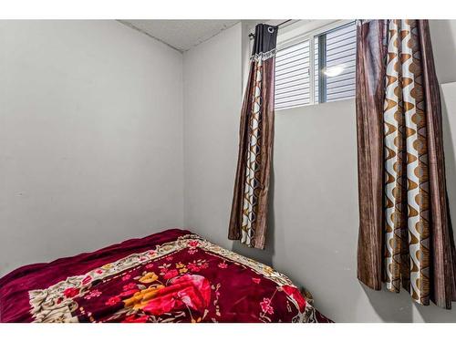 17 Martinvalley Crescent Ne, Calgary, AB - Indoor Photo Showing Bedroom