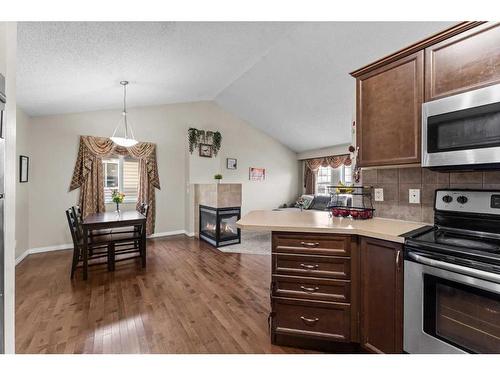 17 Martinvalley Crescent Ne, Calgary, AB - Indoor Photo Showing Kitchen