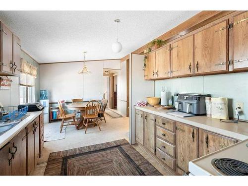 42125 Twp Rd 272 Rocky View County, Rural Rocky View County, AB - Indoor Photo Showing Kitchen