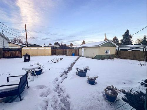 5210 44 Street, Olds, AB - Outdoor