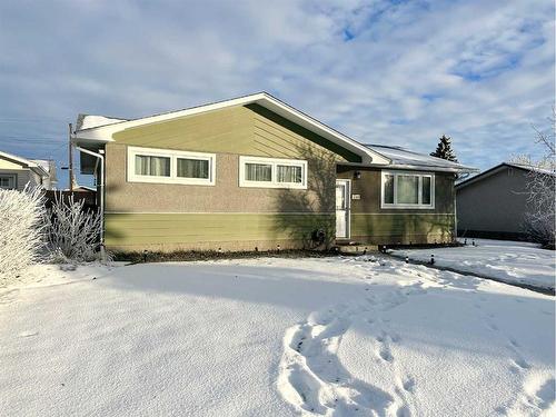 5210 44 Street, Olds, AB - Outdoor