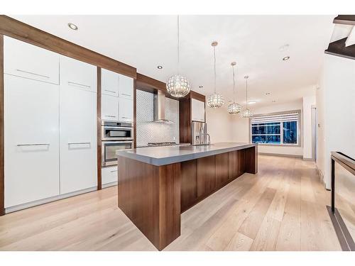 2410 30 Avenue Sw, Calgary, AB - Indoor Photo Showing Kitchen With Upgraded Kitchen