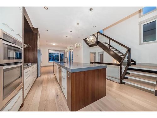 2410 30 Avenue Sw, Calgary, AB - Indoor Photo Showing Kitchen With Upgraded Kitchen