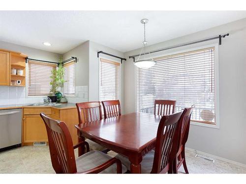 209 Douglas Glen Boulevard Se, Calgary, AB - Indoor Photo Showing Dining Room