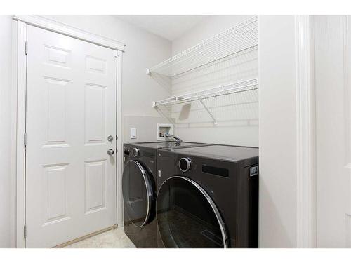 209 Douglas Glen Boulevard Se, Calgary, AB - Indoor Photo Showing Laundry Room