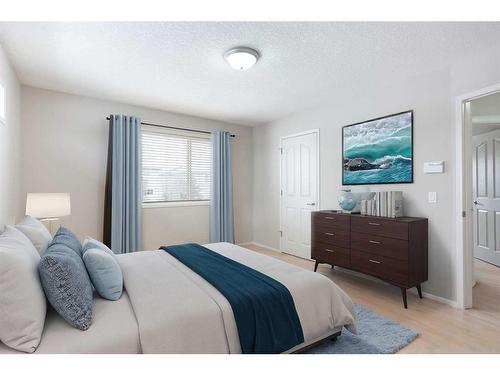 209 Douglas Glen Boulevard Se, Calgary, AB - Indoor Photo Showing Bedroom