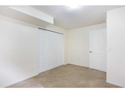 209 Douglas Glen Boulevard Se, Calgary, AB - Indoor Photo Showing Other Room