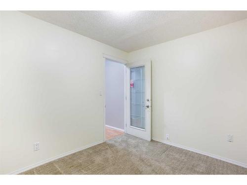 209 Douglas Glen Boulevard Se, Calgary, AB - Indoor Photo Showing Other Room