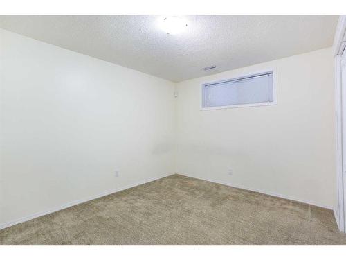 209 Douglas Glen Boulevard Se, Calgary, AB - Indoor Photo Showing Other Room