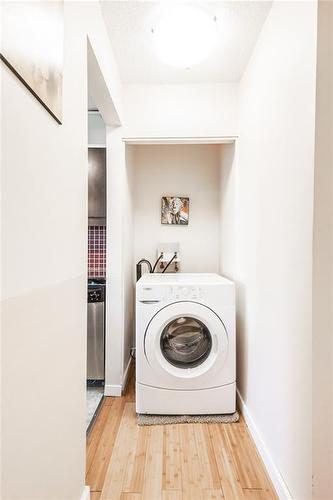 303-1826 11 Avenue Sw, Calgary, AB - Indoor Photo Showing Laundry Room