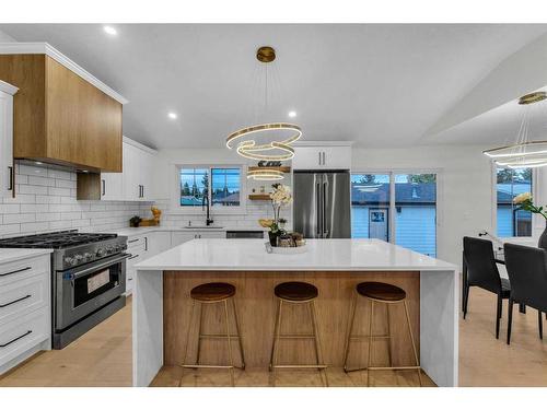 3244 Barr Road Nw, Calgary, AB - Indoor Photo Showing Kitchen With Stainless Steel Kitchen With Upgraded Kitchen