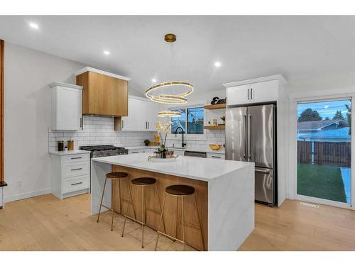 3244 Barr Road Nw, Calgary, AB - Indoor Photo Showing Kitchen With Stainless Steel Kitchen With Upgraded Kitchen