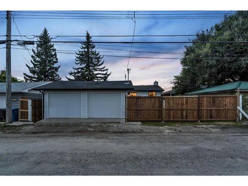 3244 Barr Road Nw, Calgary, AB - Outdoor