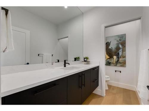 25 Timberline Court Sw, Calgary, AB - Indoor Photo Showing Bathroom