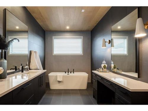 25 Timberline Court Sw, Calgary, AB - Indoor Photo Showing Bathroom