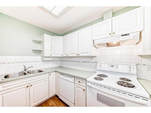 21-7720 39 Avenue Nw, Calgary, AB - Indoor Photo Showing Kitchen With Double Sink