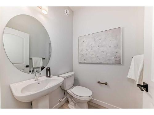 100 Wolf Hollow Villas Se, Calgary, AB - Indoor Photo Showing Bathroom