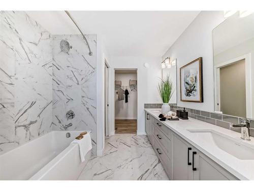 100 Wolf Hollow Villas Se, Calgary, AB - Indoor Photo Showing Bathroom