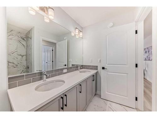 100 Wolf Hollow Villas Se, Calgary, AB - Indoor Photo Showing Bathroom