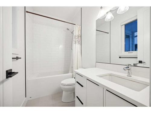 59 Timberline Point Sw, Calgary, AB - Indoor Photo Showing Bathroom