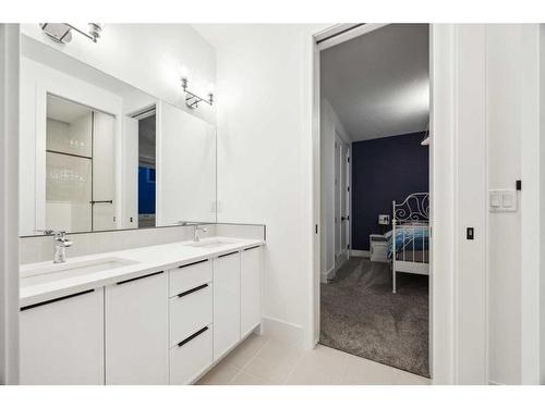 59 Timberline Point Sw, Calgary, AB - Indoor Photo Showing Bathroom