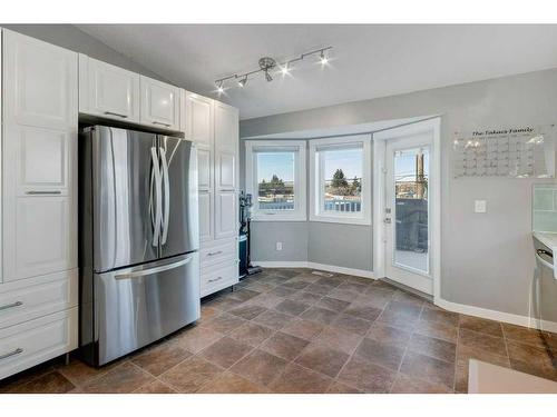 62 Jensen Heights Place Ne, Airdrie, AB - Indoor Photo Showing Kitchen