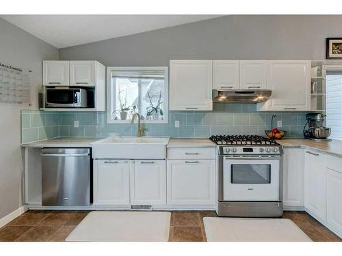 62 Jensen Heights Place Ne, Airdrie, AB - Indoor Photo Showing Kitchen