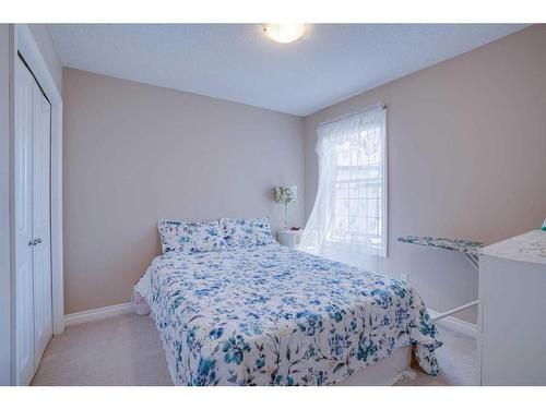 405 Taralake Landing Ne, Calgary, AB - Indoor Photo Showing Bedroom