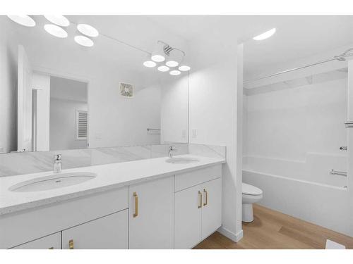 296 Hotchkiss Drive Se, Calgary, AB - Indoor Photo Showing Bathroom