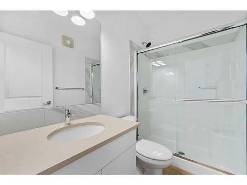 296 Hotchkiss Drive Se, Calgary, AB - Indoor Photo Showing Bathroom