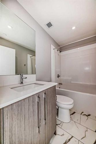 1315-111 Wolf Creek Drive Se, Calgary, AB - Indoor Photo Showing Bathroom