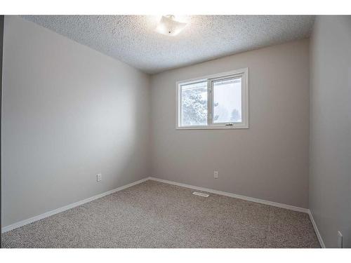 3423 50 Avenue, Innisfail, AB - Indoor Photo Showing Other Room