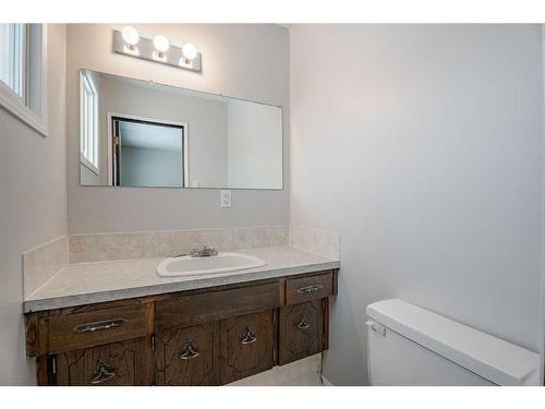 3423 50 Avenue, Innisfail, AB - Indoor Photo Showing Bathroom