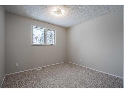 3423 50 Avenue, Innisfail, AB - Indoor Photo Showing Other Room