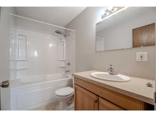 3423 50 Avenue, Innisfail, AB - Indoor Photo Showing Bathroom