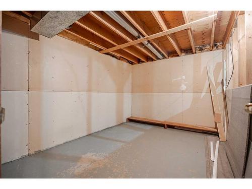 3423 50 Avenue, Innisfail, AB - Indoor Photo Showing Basement