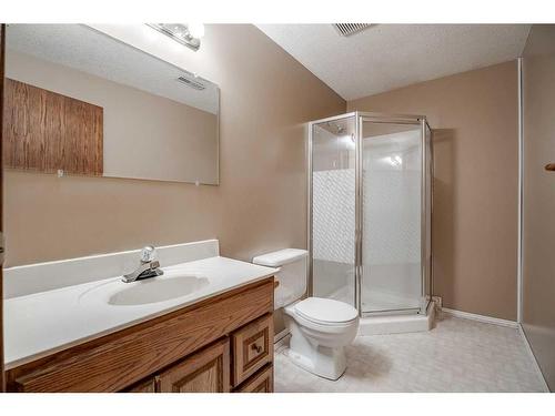 3423 50 Avenue, Innisfail, AB - Indoor Photo Showing Bathroom