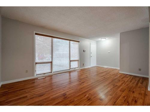 3423 50 Avenue, Innisfail, AB - Indoor Photo Showing Other Room