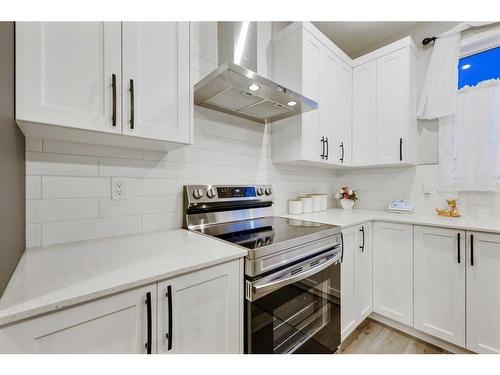 84 Wolf Gate, Okotoks, AB - Indoor Photo Showing Kitchen